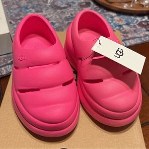 UGG young girls clogs